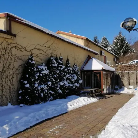 Hostel Zielone Wzgórze *